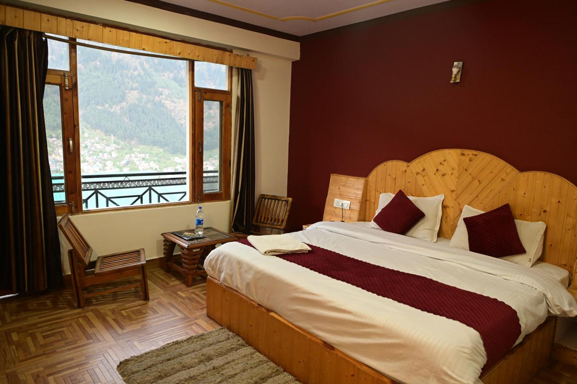 Krishana Cottage A Pure Veg !!!300 M From Hadimba Temple!!!Balcony Rooms!!!Veg Restaurant!!!Couple Friendly!!!Family Cottage!!! 马拉里 外观 照片