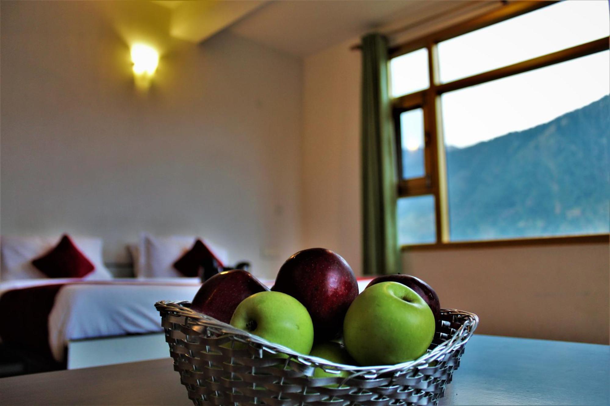 Krishana Cottage A Pure Veg !!!300 M From Hadimba Temple!!!Balcony Rooms!!!Veg Restaurant!!!Couple Friendly!!!Family Cottage!!! 马拉里 外观 照片