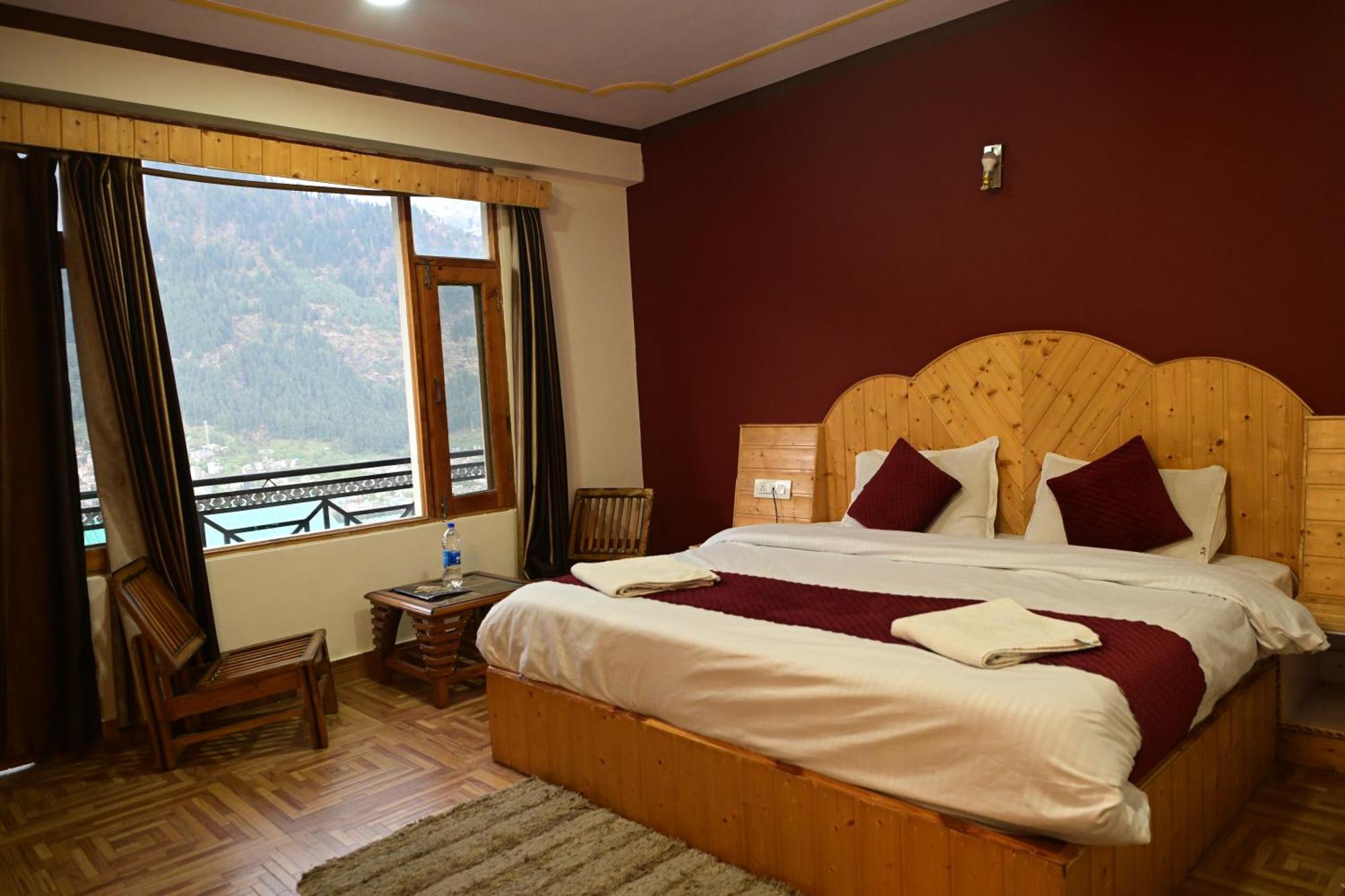 Krishana Cottage A Pure Veg !!!300 M From Hadimba Temple!!!Balcony Rooms!!!Veg Restaurant!!!Couple Friendly!!!Family Cottage!!! 马拉里 外观 照片