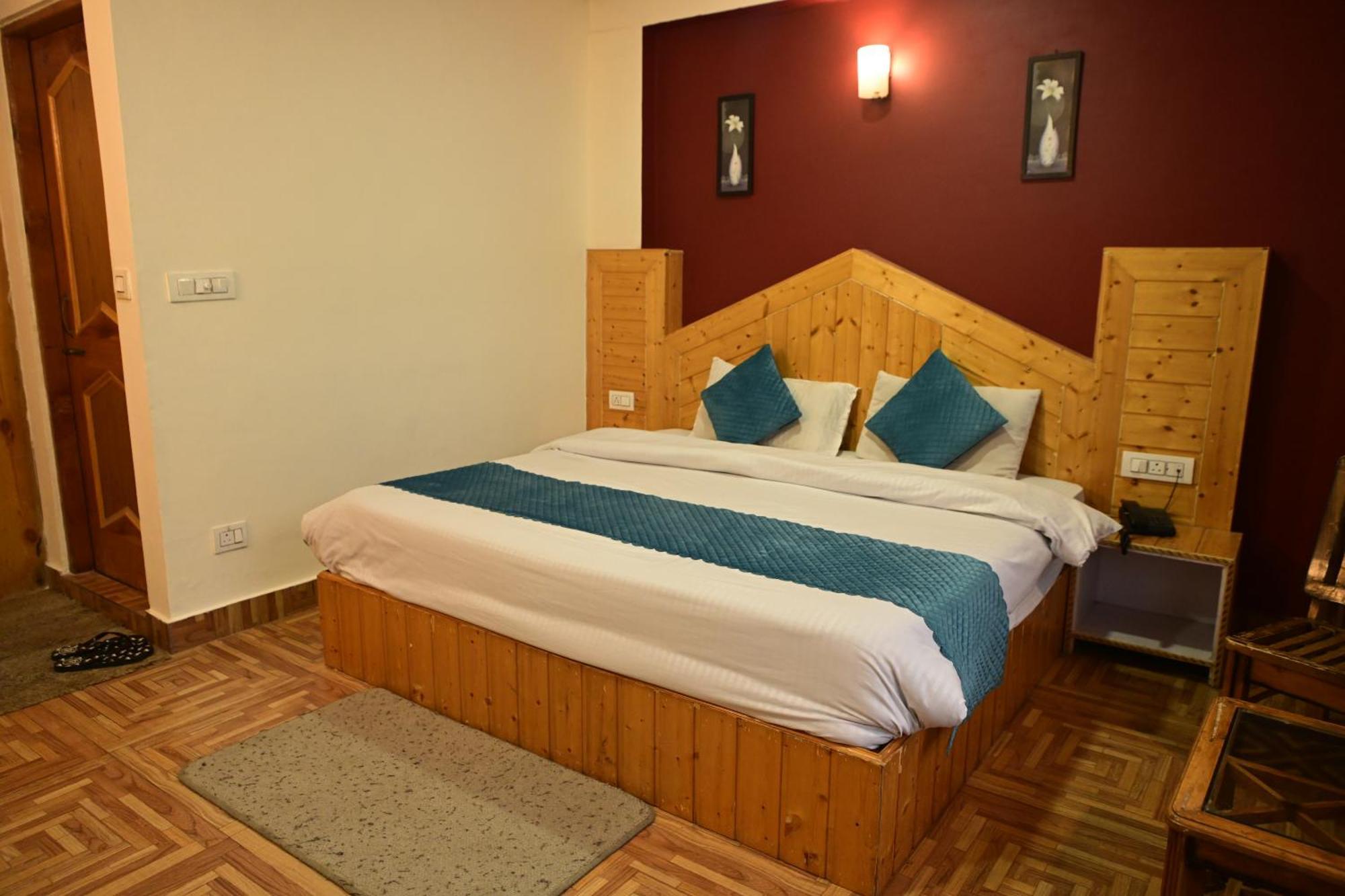 Krishana Cottage A Pure Veg !!!300 M From Hadimba Temple!!!Balcony Rooms!!!Veg Restaurant!!!Couple Friendly!!!Family Cottage!!! 马拉里 外观 照片