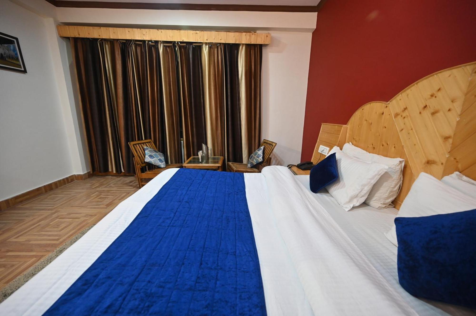 Krishana Cottage A Pure Veg !!!300 M From Hadimba Temple!!!Balcony Rooms!!!Veg Restaurant!!!Couple Friendly!!!Family Cottage!!! 马拉里 外观 照片