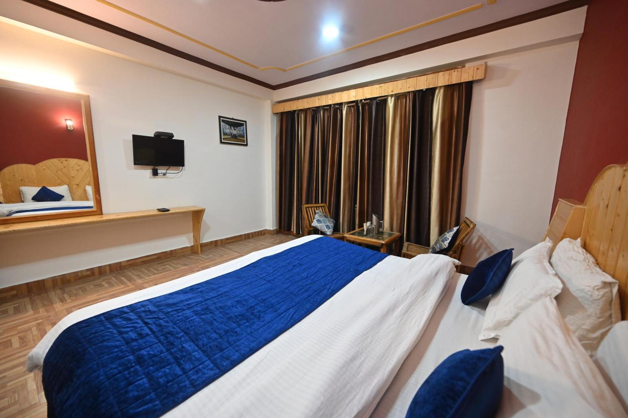 Krishana Cottage A Pure Veg !!!300 M From Hadimba Temple!!!Balcony Rooms!!!Veg Restaurant!!!Couple Friendly!!!Family Cottage!!! 马拉里 外观 照片