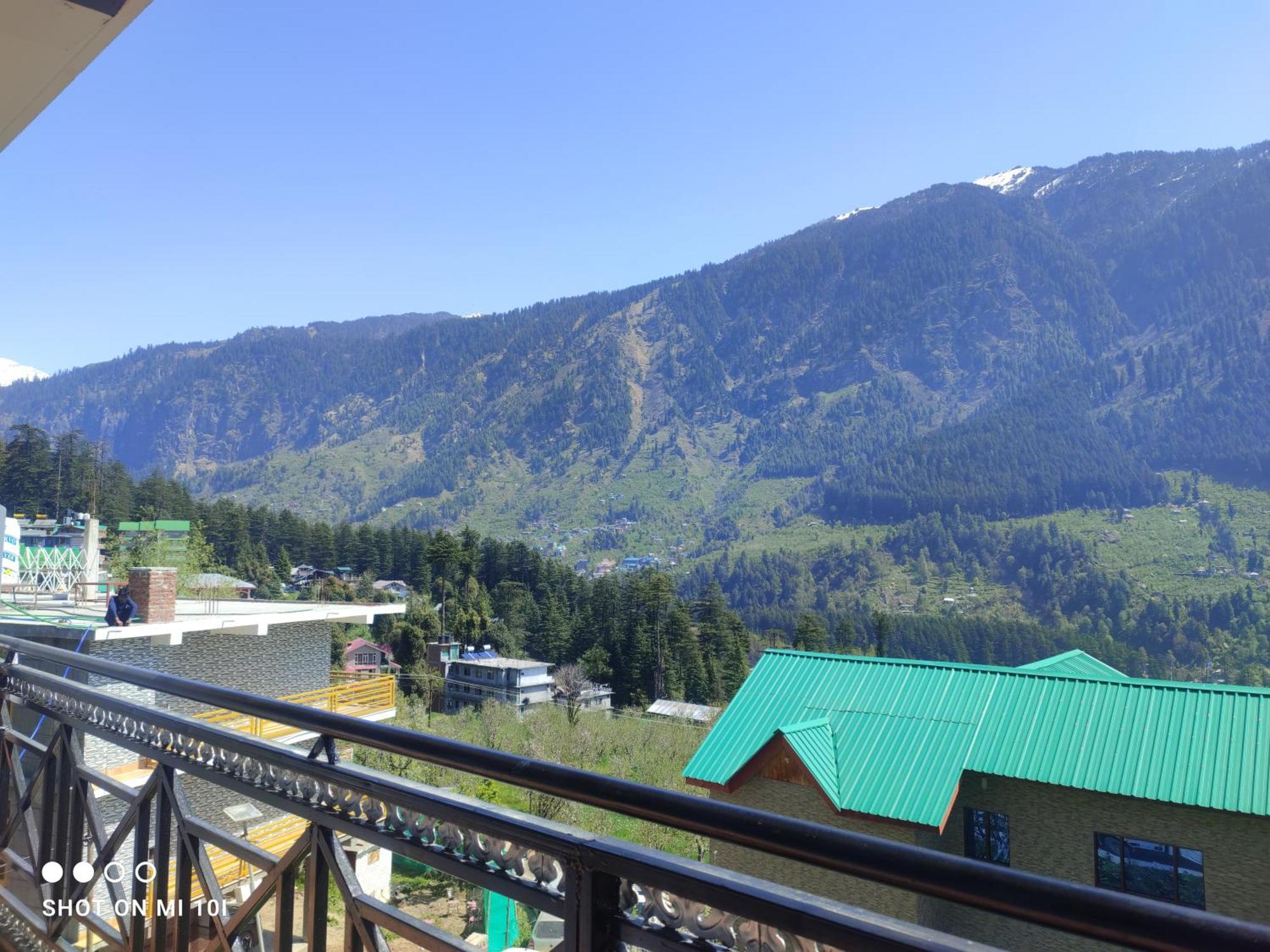 Krishana Cottage A Pure Veg !!!300 M From Hadimba Temple!!!Balcony Rooms!!!Veg Restaurant!!!Couple Friendly!!!Family Cottage!!! 马拉里 外观 照片