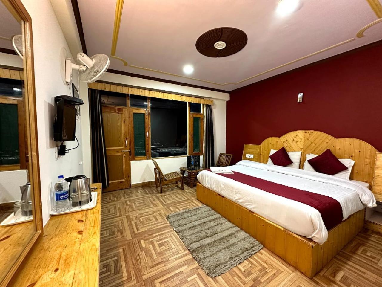 Krishana Cottage A Pure Veg !!!300 M From Hadimba Temple!!!Balcony Rooms!!!Veg Restaurant!!!Couple Friendly!!!Family Cottage!!! 马拉里 外观 照片